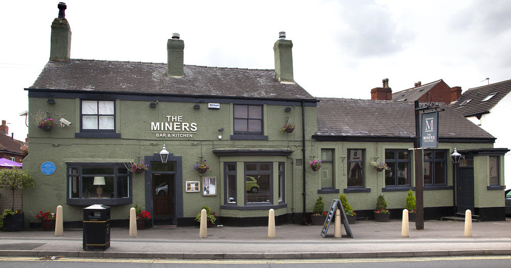 the miners bar and kitchen garforth